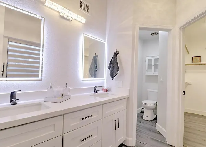 Executive Retreat Near State Farm Stadium