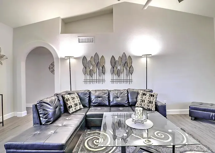 Executive Retreat Near State Farm Stadium Glendale