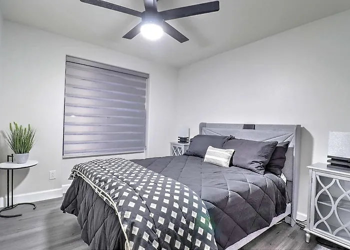 Ferienhaus Executive Retreat Near State Farm Stadium