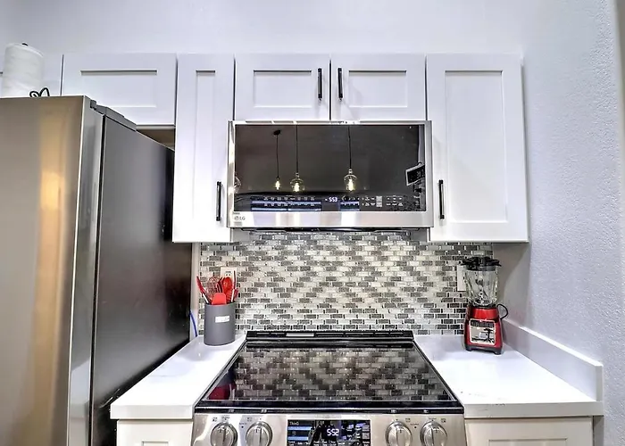 Executive Retreat Near State Farm Stadium Ferienhaus Glendale