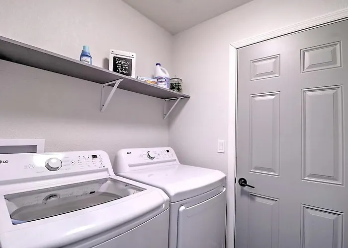 Executive Retreat Near State Farm Stadium *