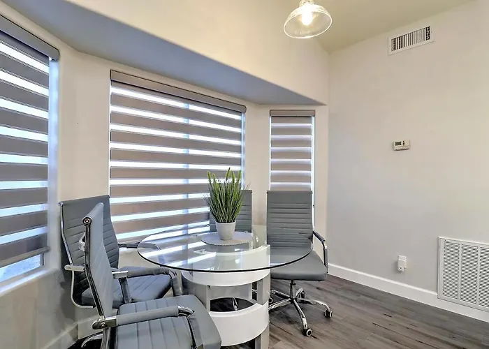 Executive Retreat Near State Farm Stadium Glendale