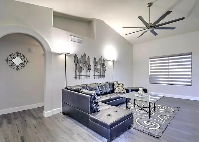 Executive Retreat Near State Farm Stadium *