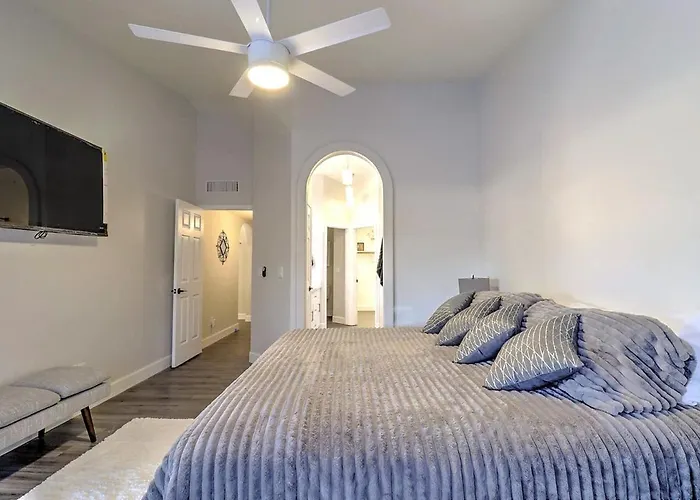 Executive Retreat Near State Farm Stadium * Glendale