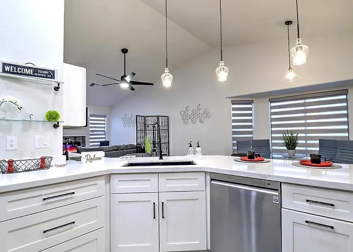 Executive Retreat Near State Farm Stadium * Glendale